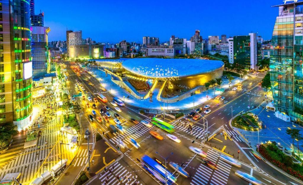 Plan A Hostel in Dongdaemun Seoul Bagian luar foto