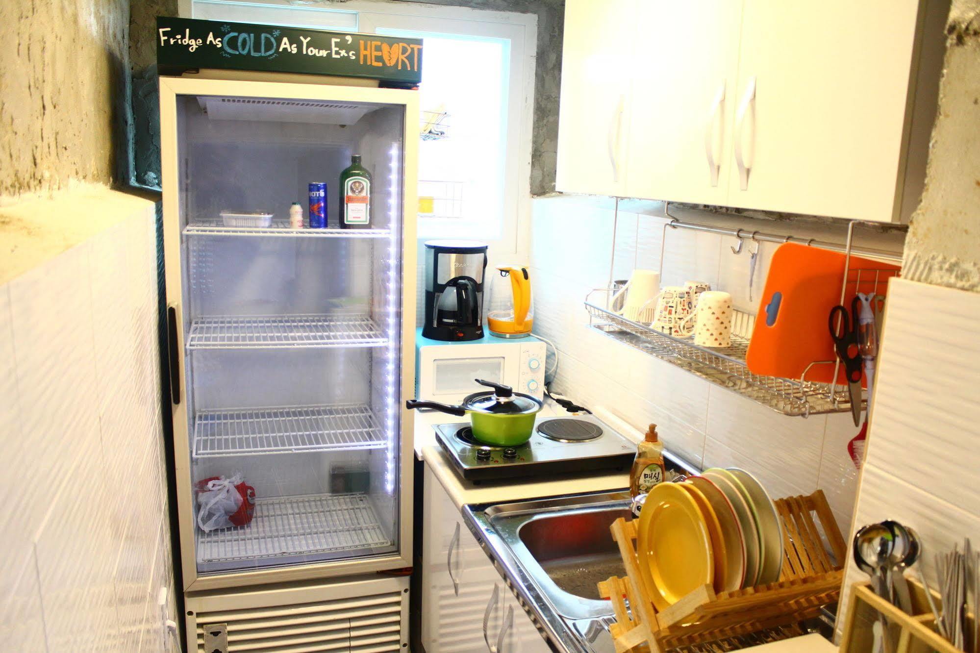 Plan A Hostel in Dongdaemun Seoul Bagian luar foto