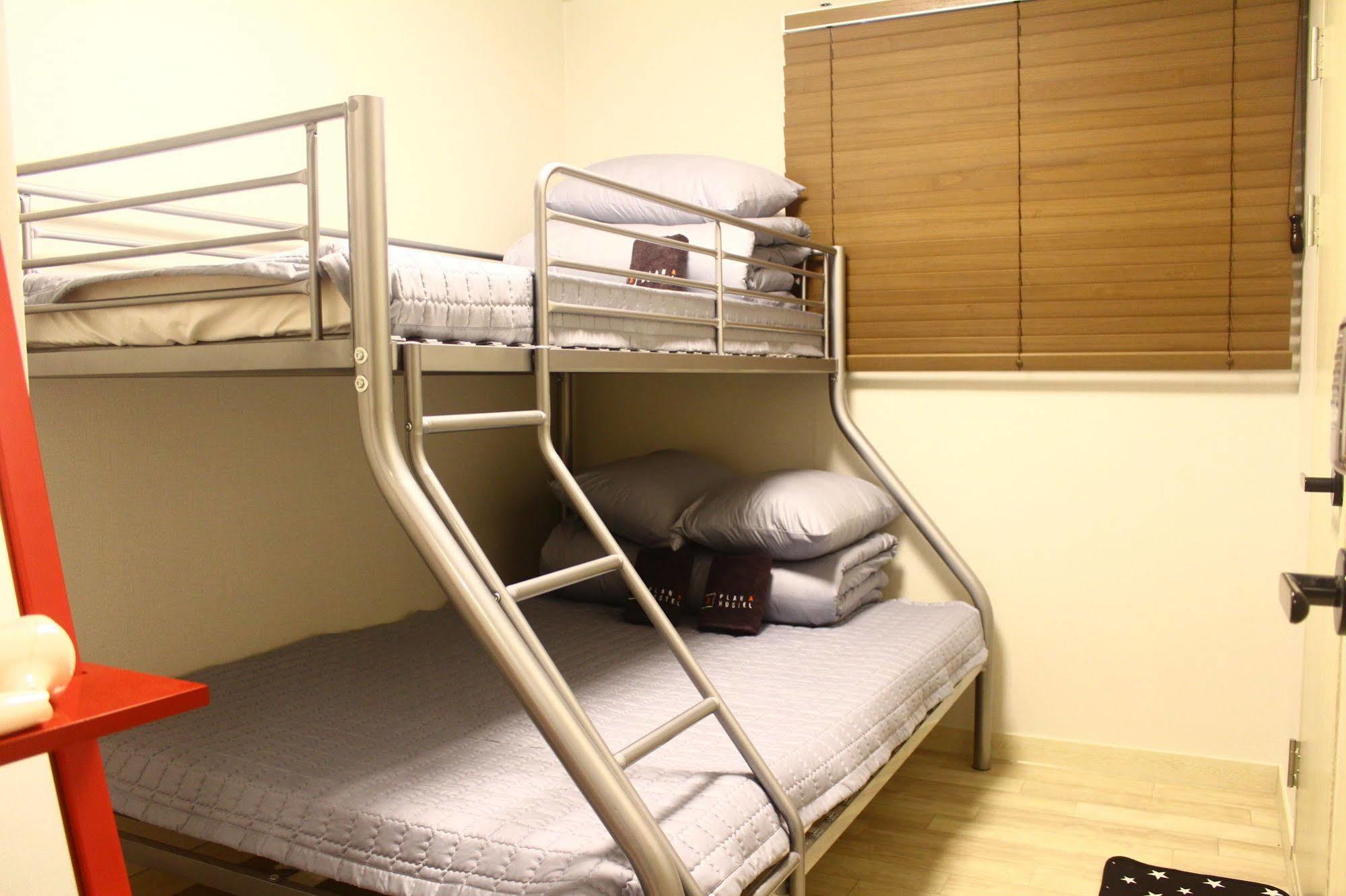 Plan A Hostel in Dongdaemun Seoul Bagian luar foto