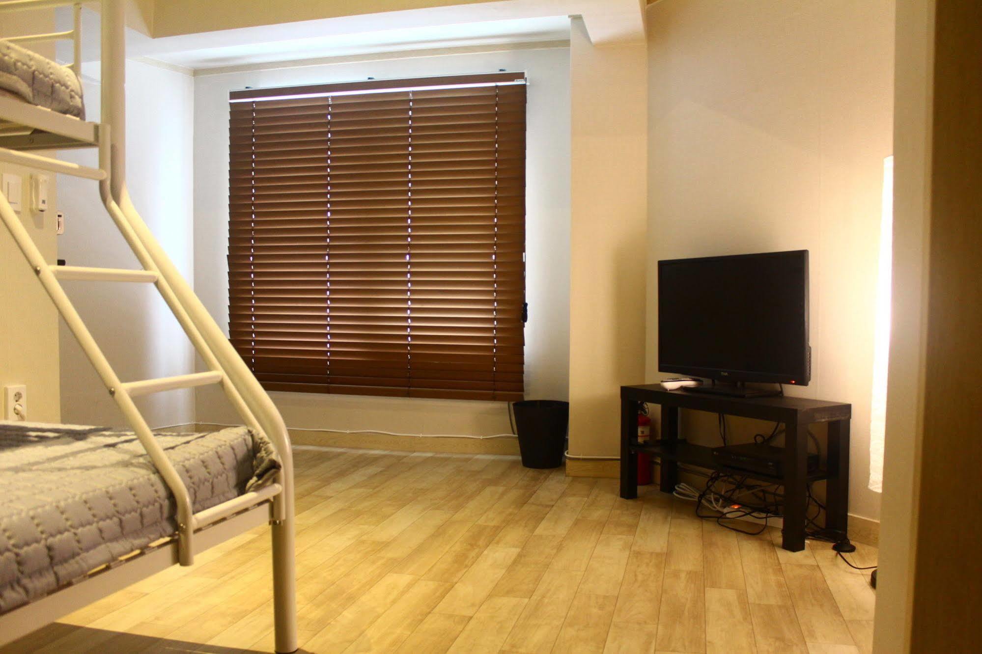 Plan A Hostel in Dongdaemun Seoul Bagian luar foto