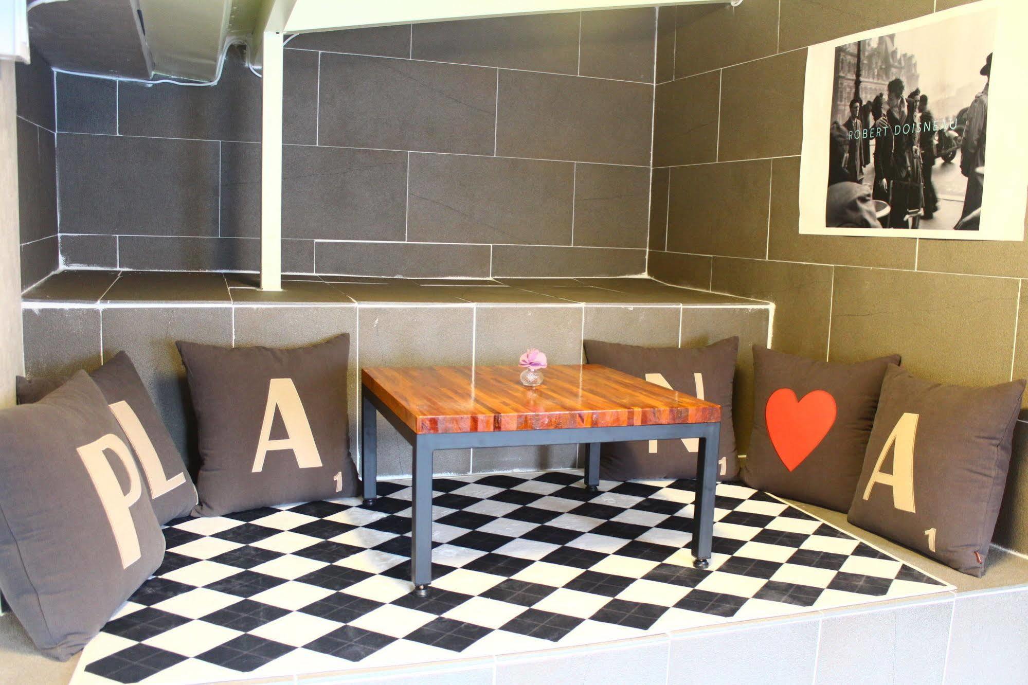 Plan A Hostel in Dongdaemun Seoul Bagian luar foto