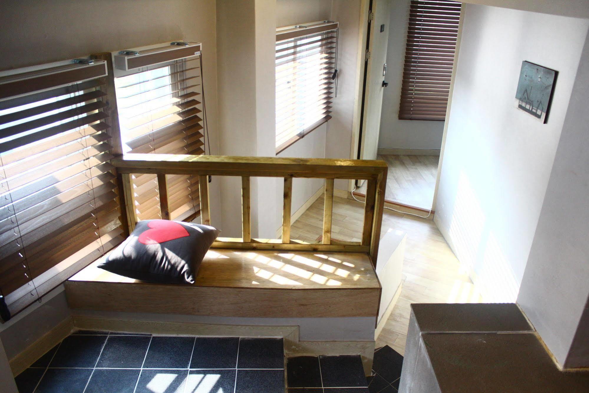 Plan A Hostel in Dongdaemun Seoul Bagian luar foto