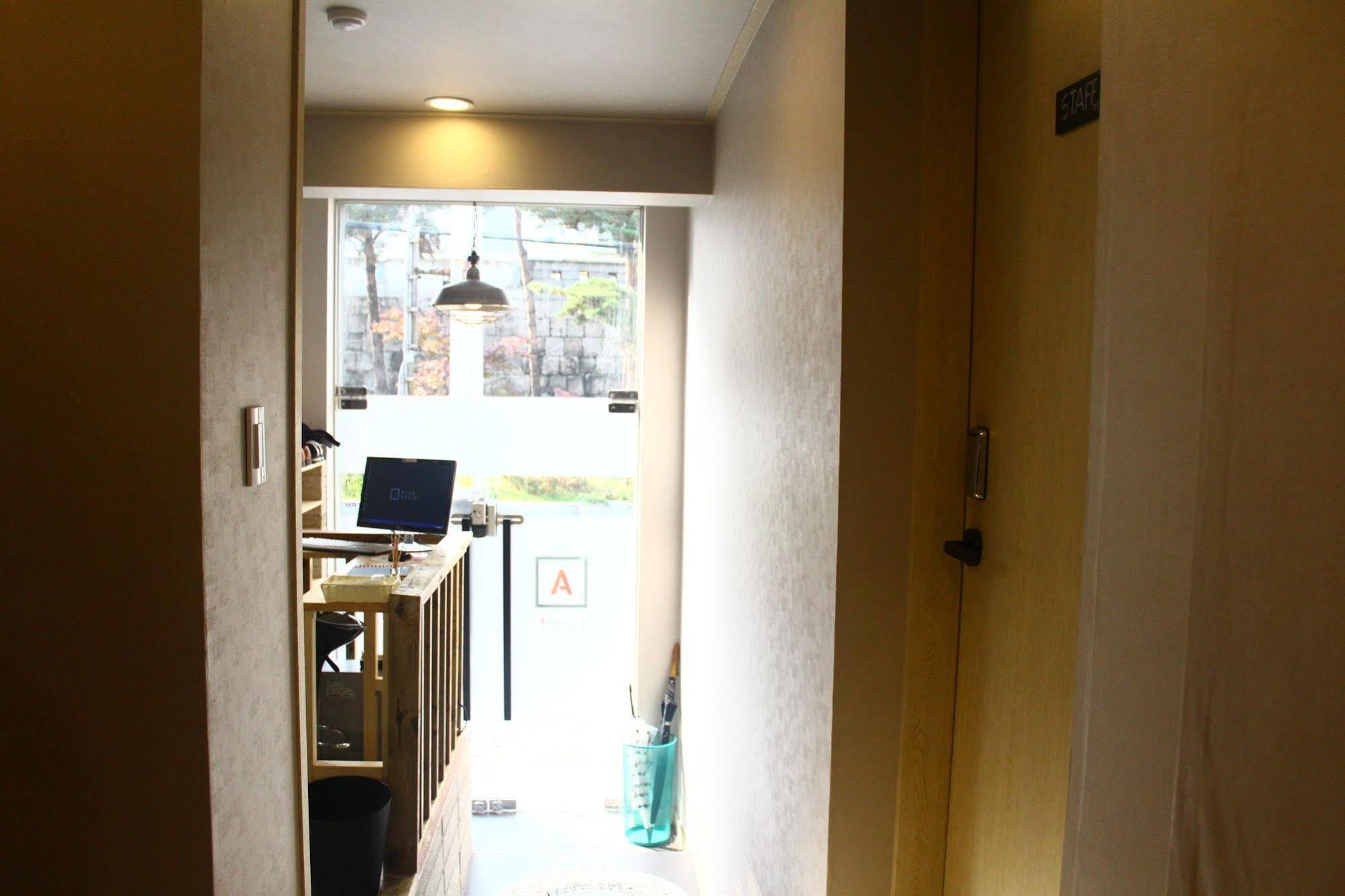 Plan A Hostel in Dongdaemun Seoul Bagian luar foto