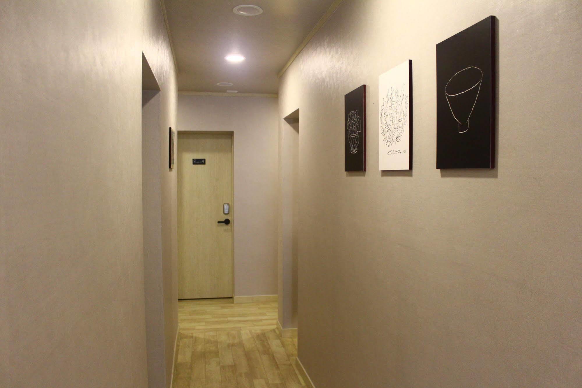 Plan A Hostel in Dongdaemun Seoul Bagian luar foto