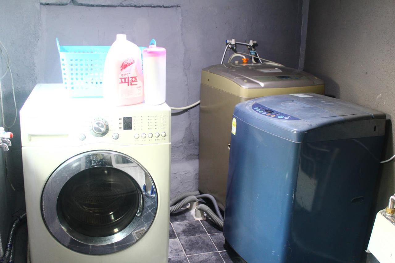Plan A Hostel in Dongdaemun Seoul Bagian luar foto